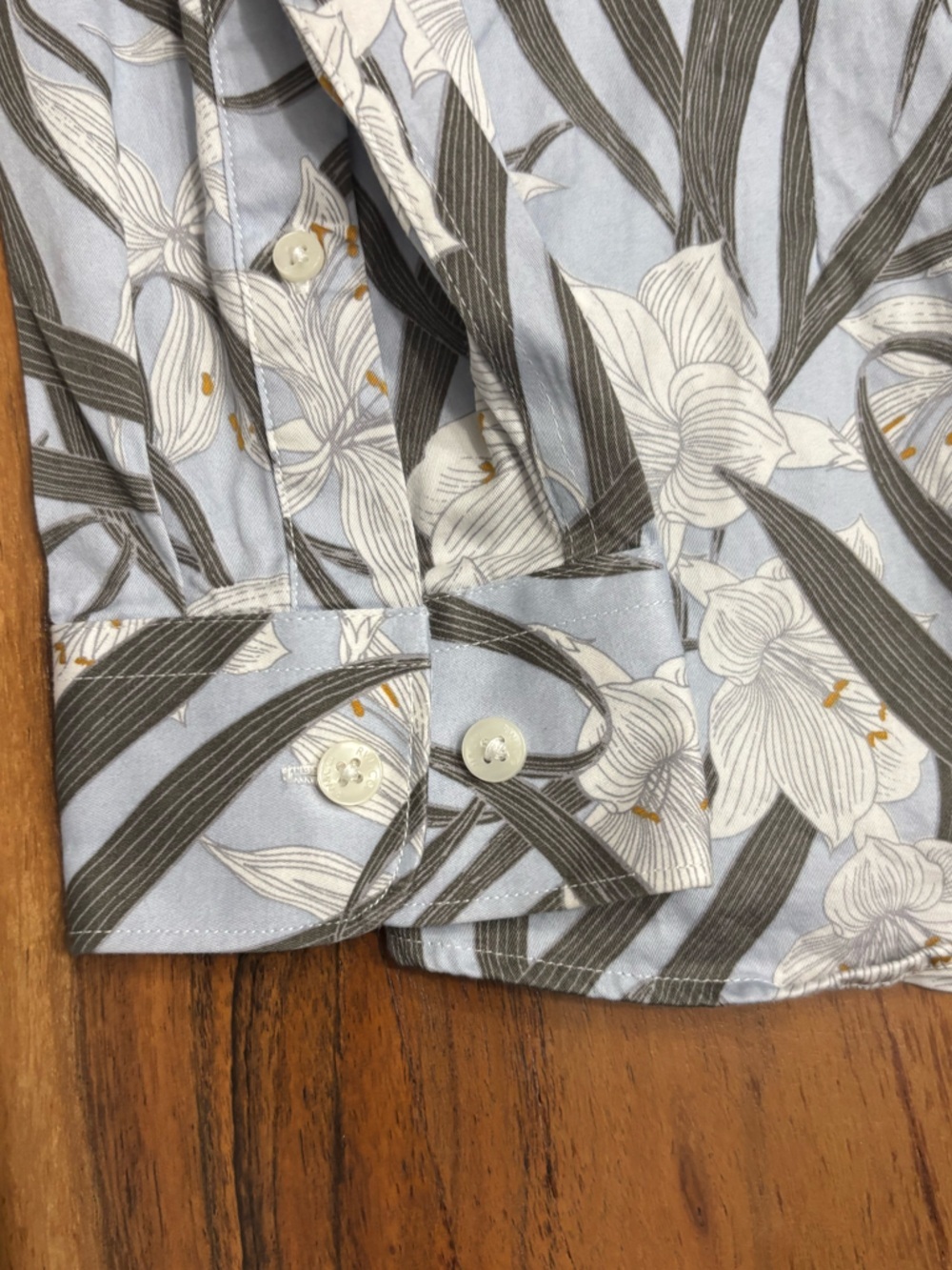 RW&CO. Light Blue Floral Button-Down Shirt - Picture 4 of 11